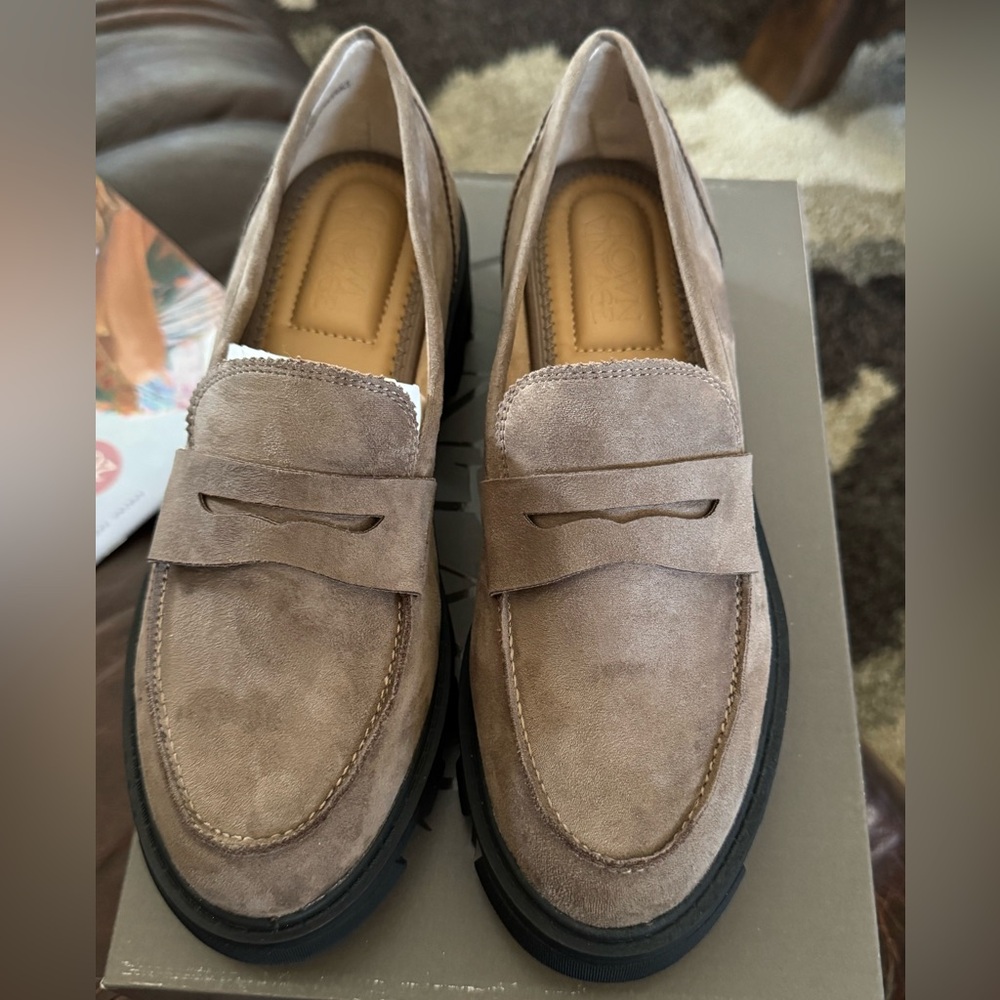 Elegant Tan Loafers for Women
